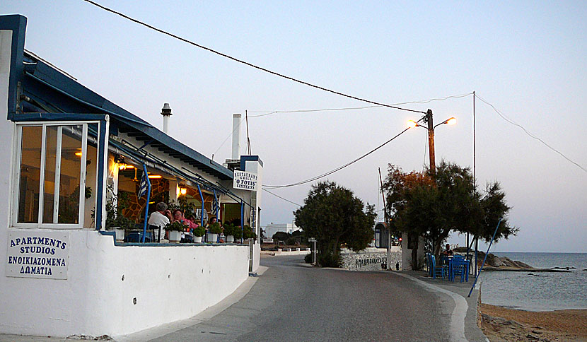 Fotis Taverna vid Agios Prokopios beach på Naxos.
