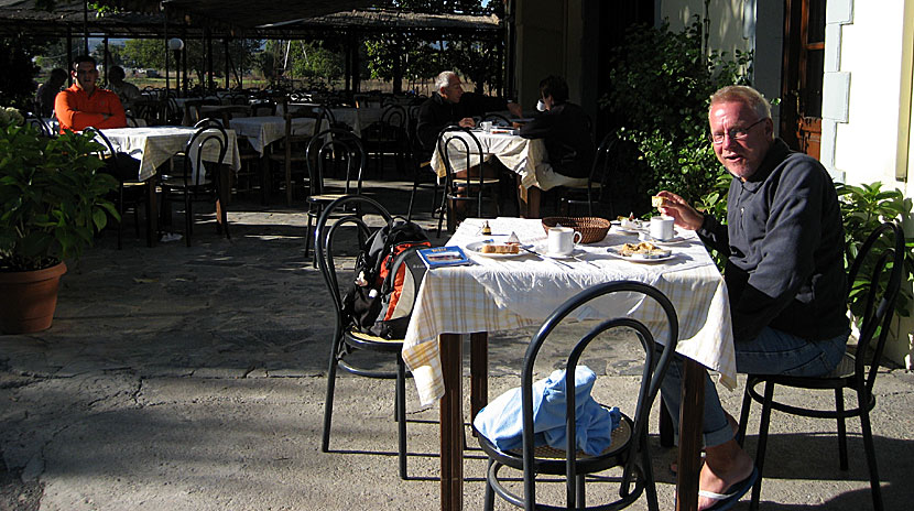 Frukost på Hotel Kourites i  Tzermiado på Kreta.