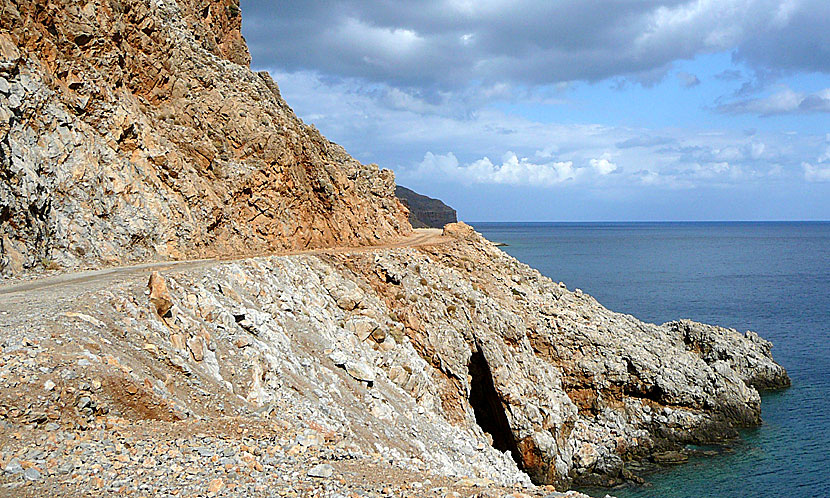 Köra bil till Balos beach nära Kissamos på västra Kreta.
