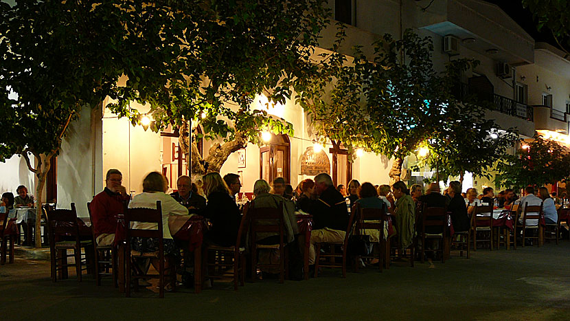 Taverna Dionysos på huvudgatan i Paleochora. Kreta.