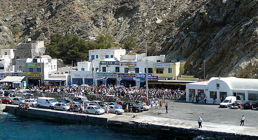 Hamnen på Santorini i augusti.