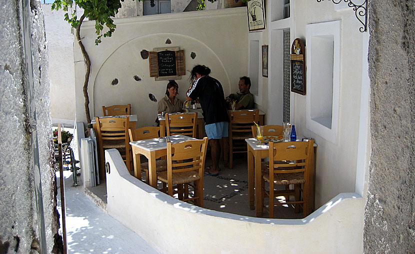 Taverna och kafé  Emborio. Santorini.
