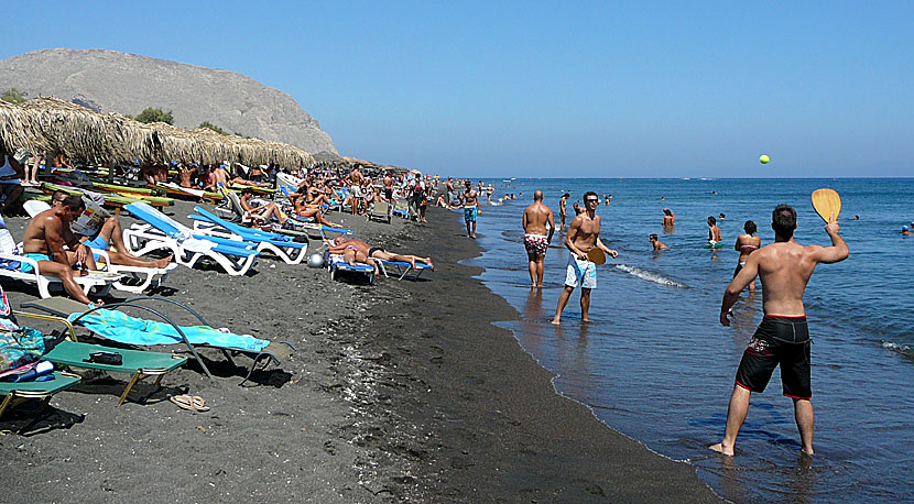 Perivolos beach på Santorini i augusti.