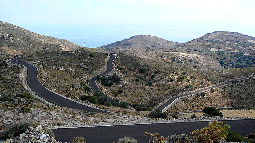 Kör bil på snirkliga vägar på Kreta.