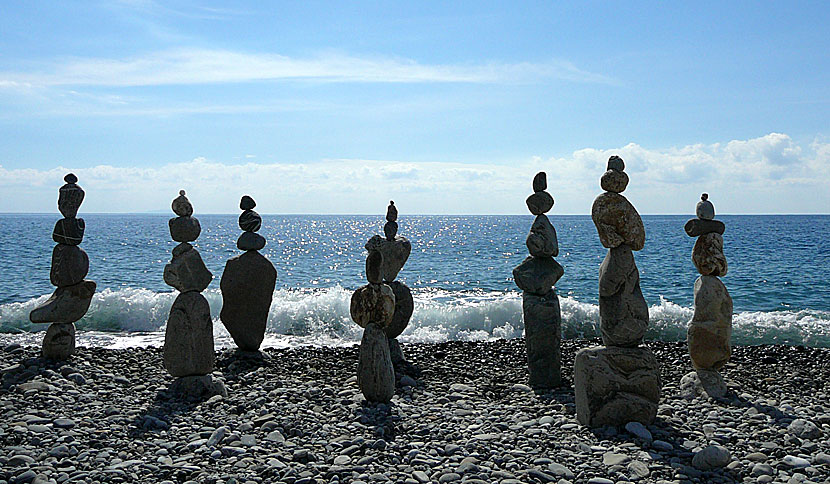 Stenar på Sougia beach på södra Kreta.