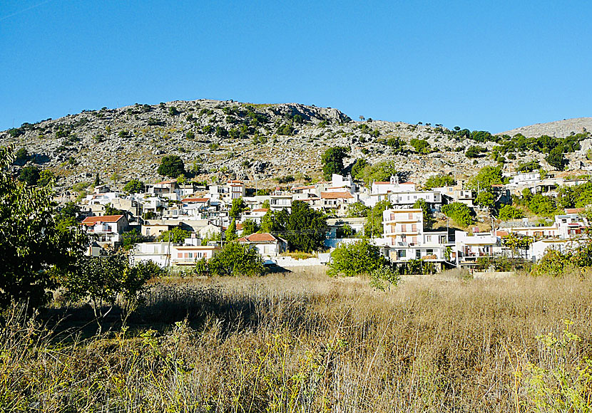 Tzermiado är den största byn på Lasithiplatån och den bästa stället att stanna över natten på. 
