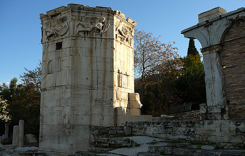 På väg till Akropolis stannade vi i den Romerska agoran och beundrade Vindarnas torn
