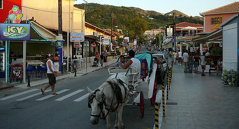 Taxi och hästdroska i Argassi på Zakynthos.