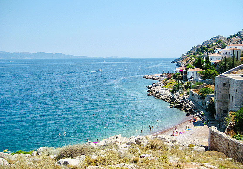 De bästa stränderna på Hydra i Grekland. Kaminia beach. 