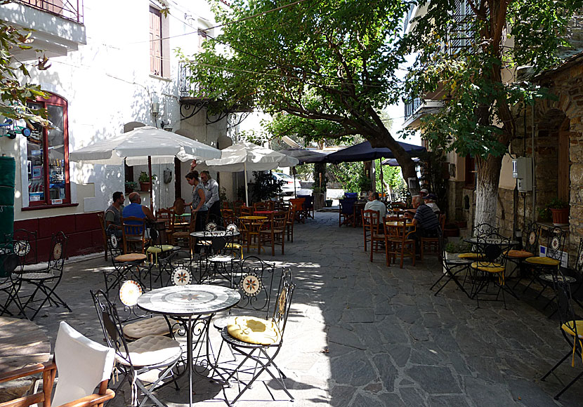 Tavernor i Christos Raches på Ikaria.