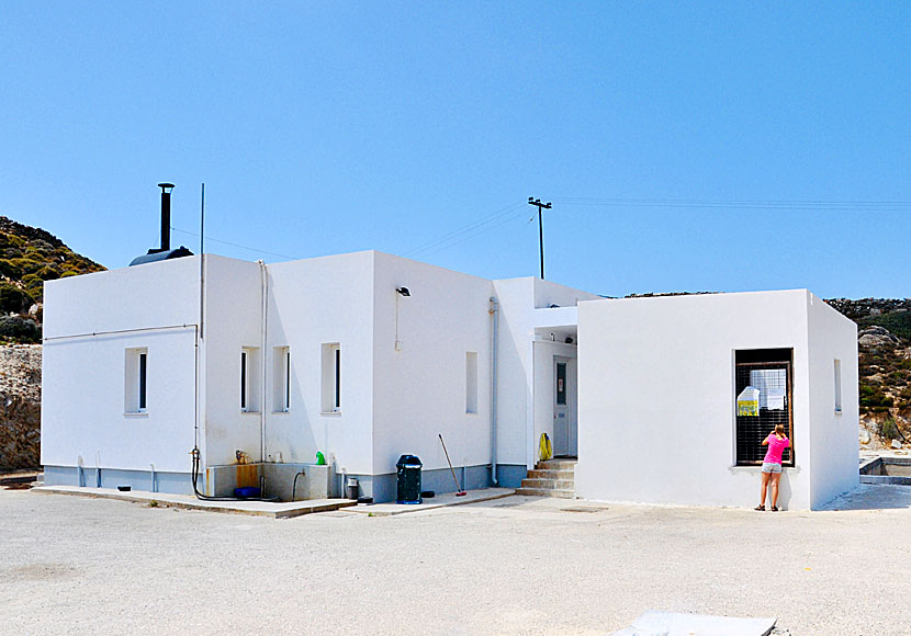 Den lokala ostfabriken Diaseli ovanför Agia Theodoti beach på Ios.