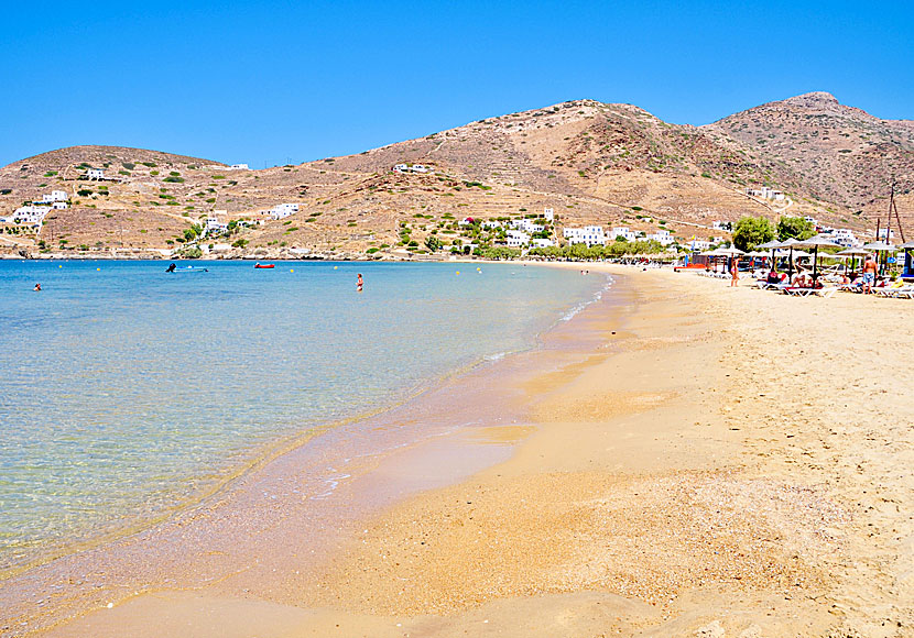 Ormos och Gialos beach på Ios.