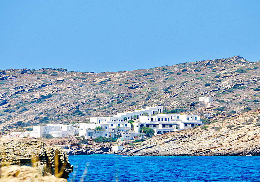  Övergivet hotell på Manganari beach på ön Ios i Kykladerna.