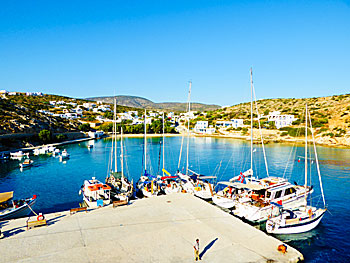 Byn och hamnen Agios Georgios på Iraklia.