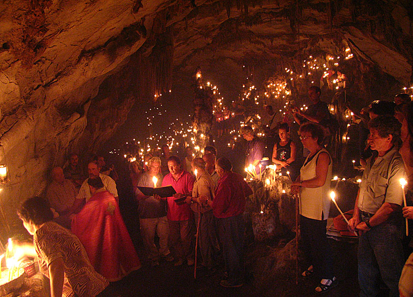 Agios Ioannis cave. Den 28 augusti. Iraklia. Grekland.