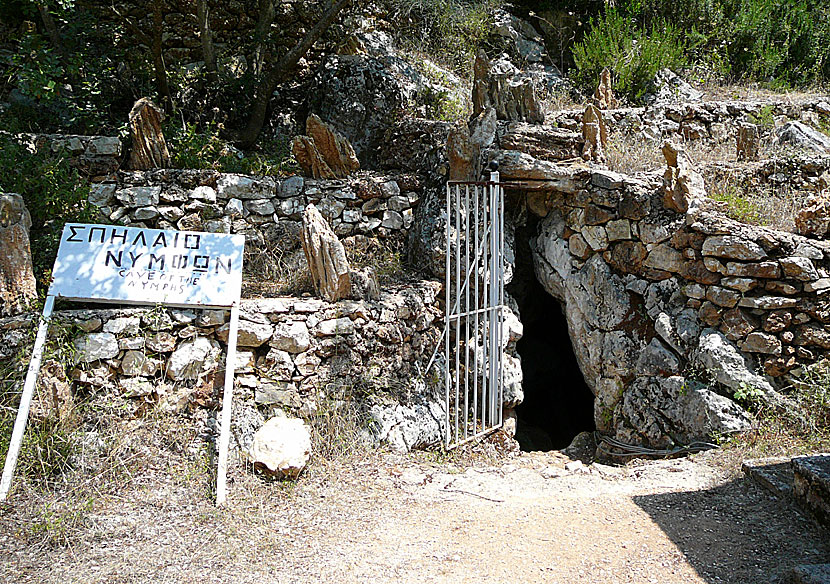 Ingången till nymfernas grotta på Ithaka. 