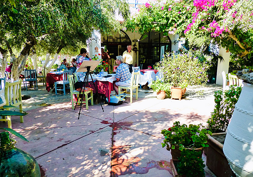 Den vackra innergården på Harrys Restaurant i Emporios på Kalymnos.