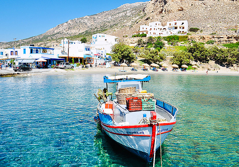 Finiki by och strand på Karpathos.