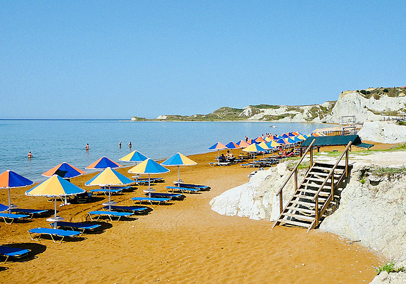 Xi är den bästa stranden på halvön Lixouri på Kefalonia.