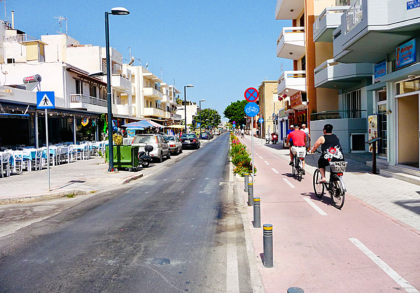 Kunta on rakentanut pyöräilyteitä lähimmille rannoille helpottaakseen pyöräilijän etenemistä.