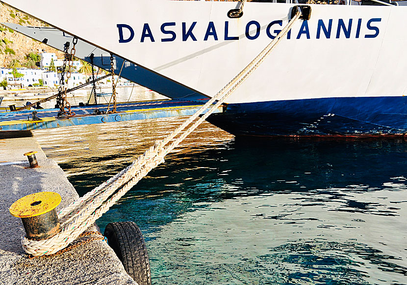 Färjan Daskalogiannis i hamnen i Loutro på södra Kreta.