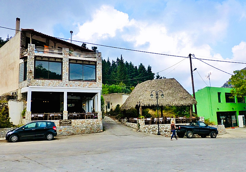Tavernor i byn Theriso på Kreta.