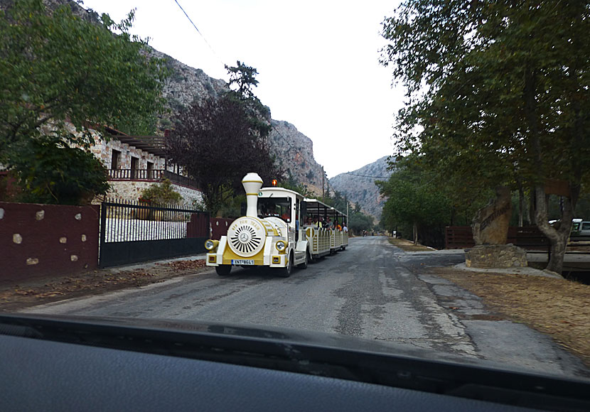 The Little Fun Train på väg till Therisso på Kreta.