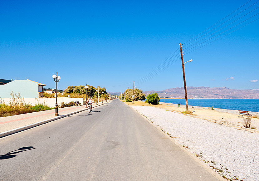 Den cykelvänliga vägen som går genom Maleme på Kreta.