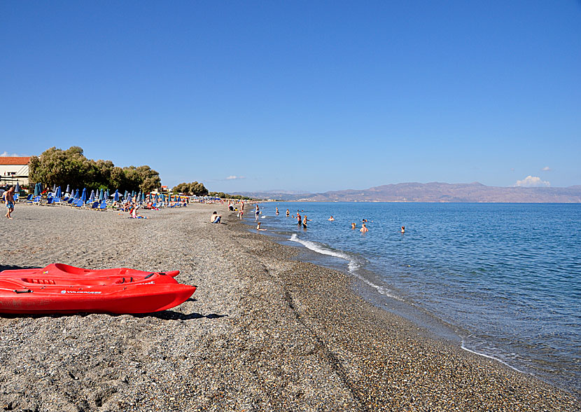 Stranden i Platanias väster om Chania på Kreta.