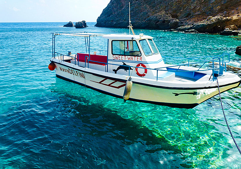 Taxibåtar som går från Loutro och Chora Sfakion till Sweetwater beach på Kreta.