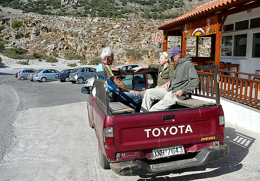 Taxi från byn Komitades till byarna Imbros och Chora Sfakion på södra Kreta.