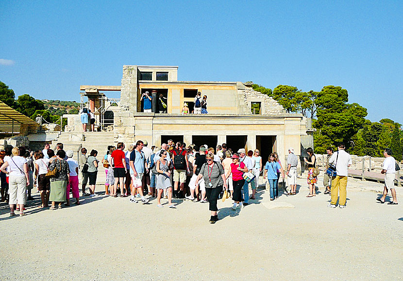 Det minoiska palatset Knossos ligger fem kilometer söder om Heraklion.