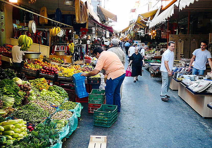 Den trevliga marknadsgatan i Heraklion på Kreta.