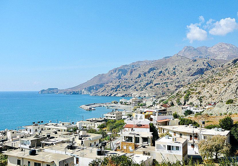 Tsoutsouros ligger väster om byarna Kastri, Keratokambos, Tertsa och Mirtos på södra Kreta.