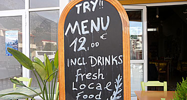 Do you want the menu? Taverna Vegera i Zaros på Kreta.