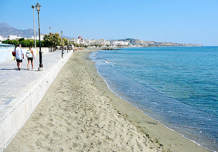 Stranden Ierapetra beach är lång och det är nära till hotell och tavernor. 