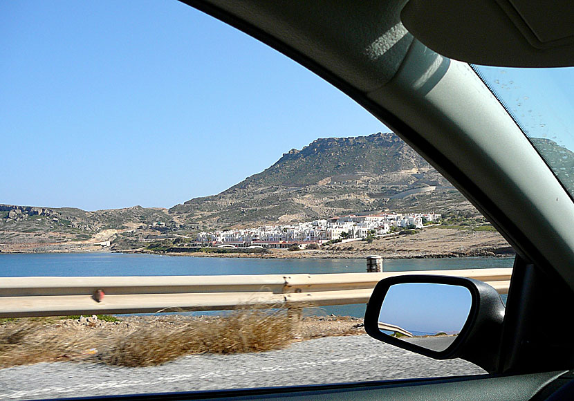 Den övergivna byn och hotell Dionysos Village ligger utanför Sitia på östra Kreta.