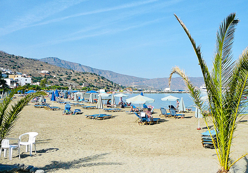 En av stränderna i Elounda på Kreta.