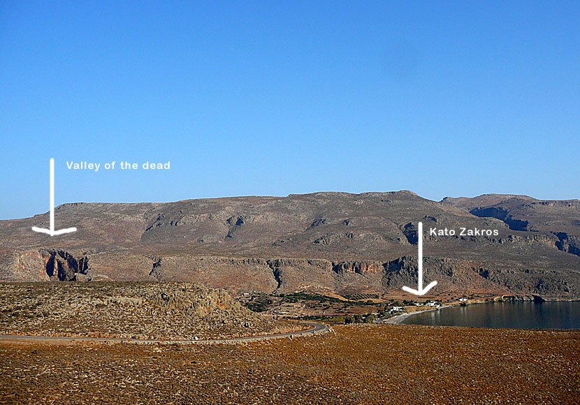 Ingången till Valley of the dead och den lilla byn Kato Zakros på östra Kreta.
