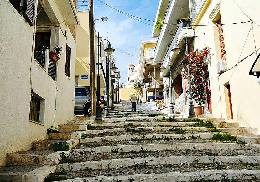 I Sitia på Kreta finns det många långa trappor som håller ihop staden.