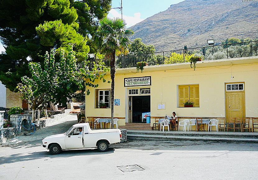 Taverna Petrakaion i byn Amari på Kreta som gett Amaridalen dess namn.