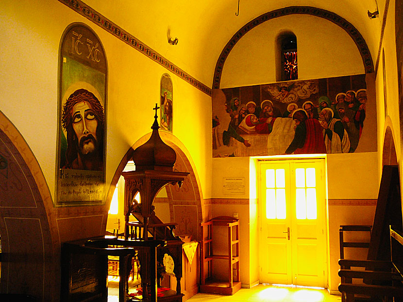 Målningarna i i kyrkan Agia Kioura är målades av politiska fångar under juntatiden 1968.