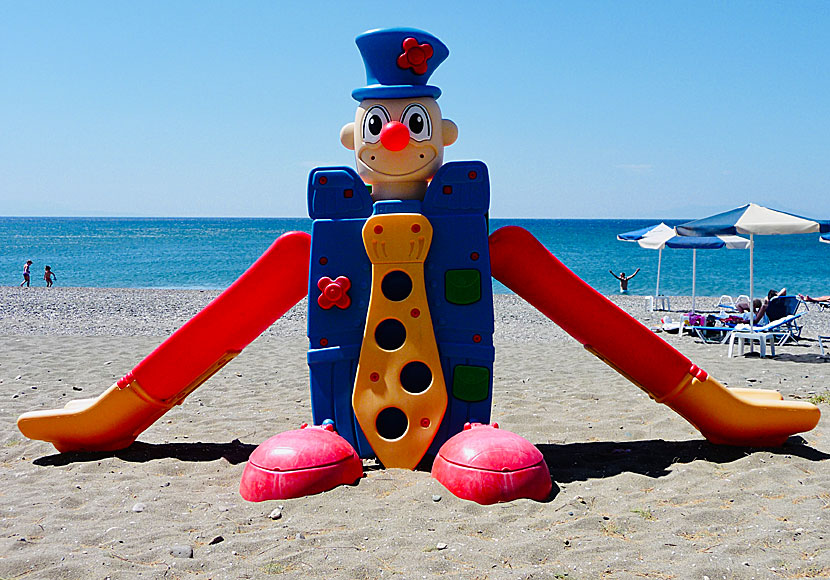Barnvänliga lekparker vid Vatera beach på Lesbos.
