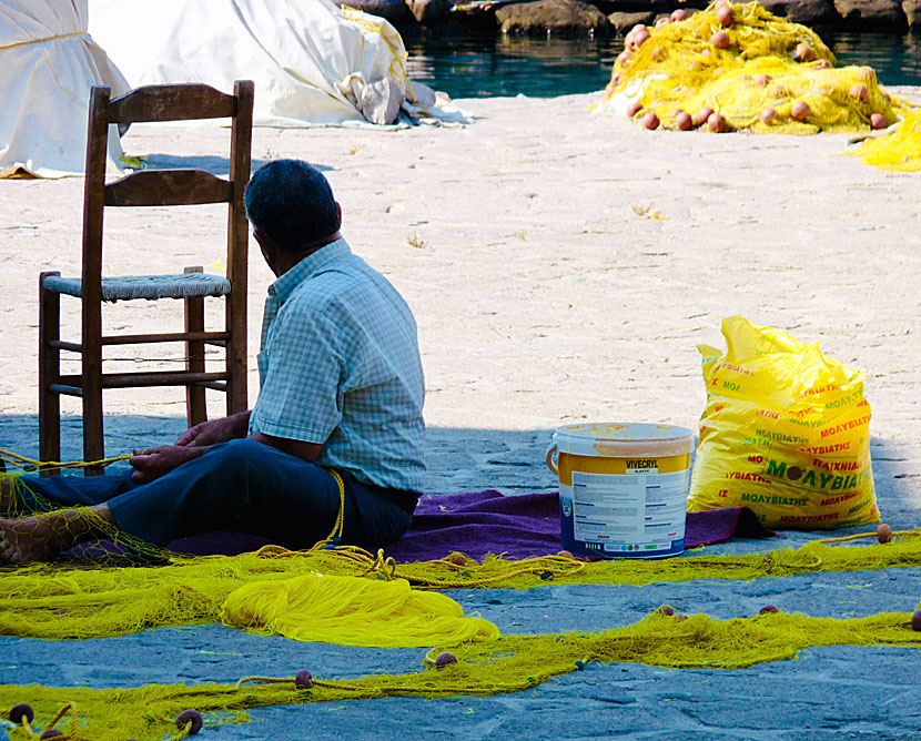 Fiskarnas fiskenät är ofta gula i Grekland.
