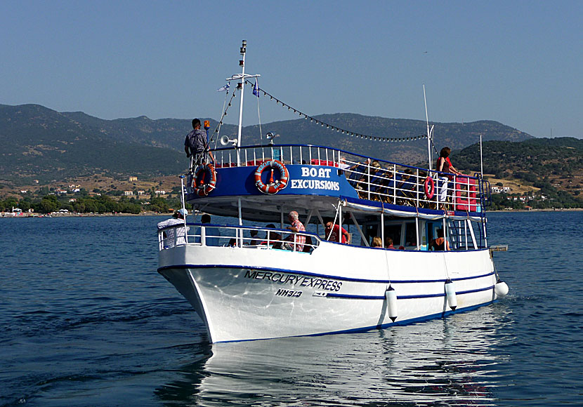 Utflyktsbåt som går mellan Molyvos och Skala Sikaminias på Lesbos.