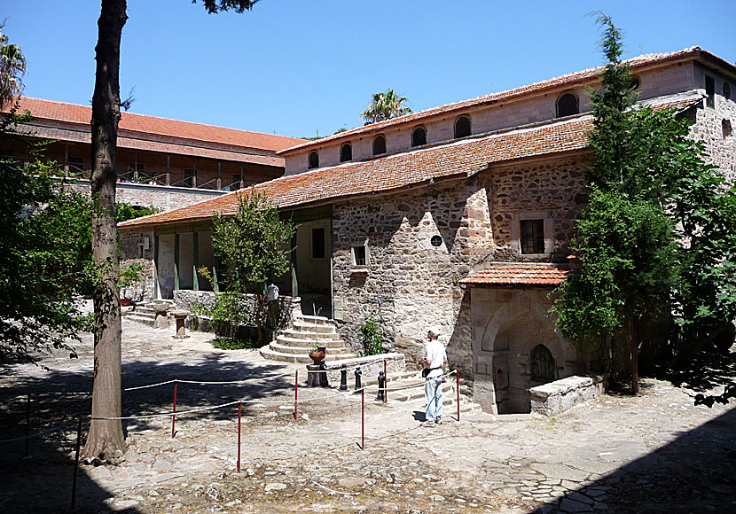 Innergården på Limonos Monastery på Lesbos.