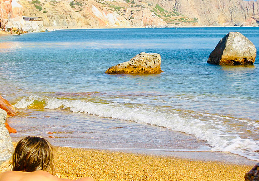 När jag kysser havet med Ulf Lundell på Kalimera beach på Milos i Grekland.
