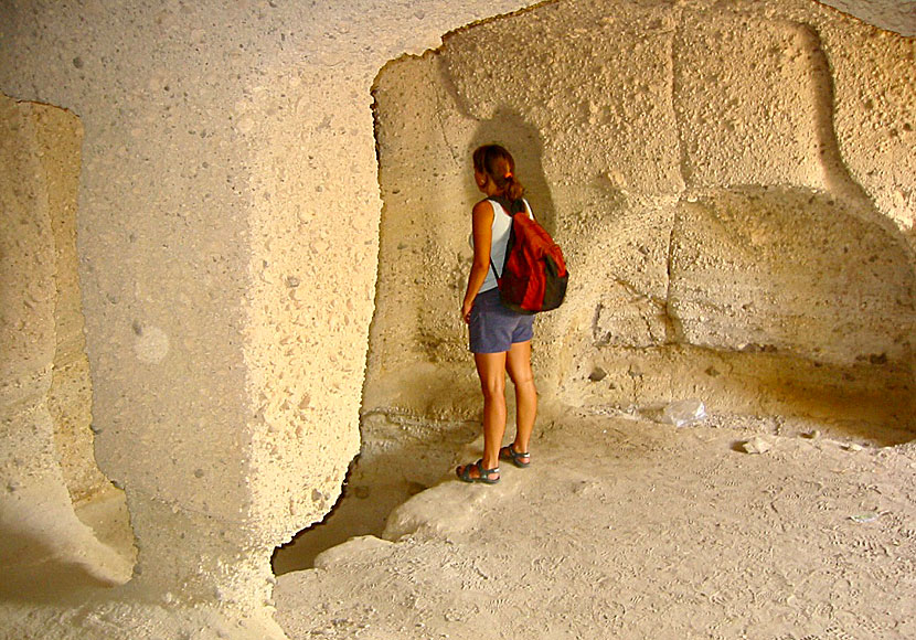 Katakomberna är Milos största historiska sevärdhet och de underjordiska gravarna är väl värda ett besök