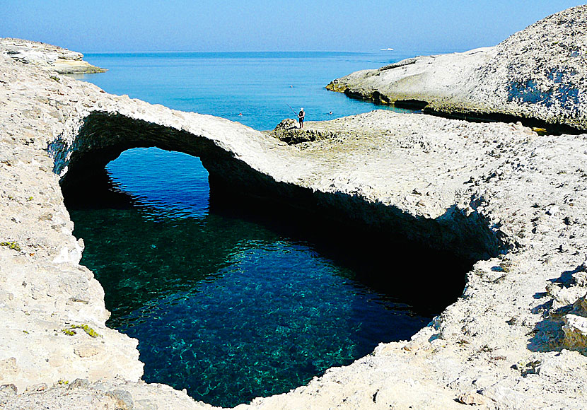 Klippbadet Kapros som ligger nära Papafragas på Milos.