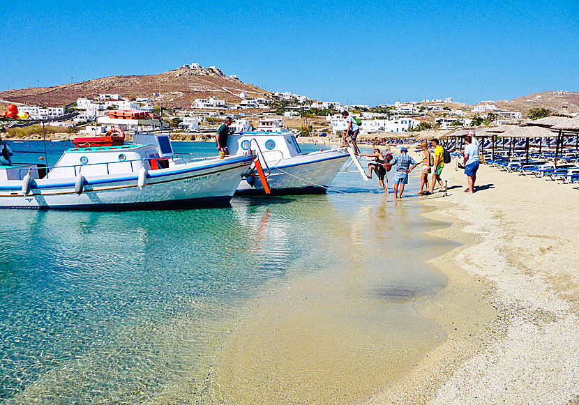 Badbåtar till stränderna Paraga, Paradise, Super Paradise, Elia och Agrari beach utgår från Ornos beach och Platis Gialos beach. 